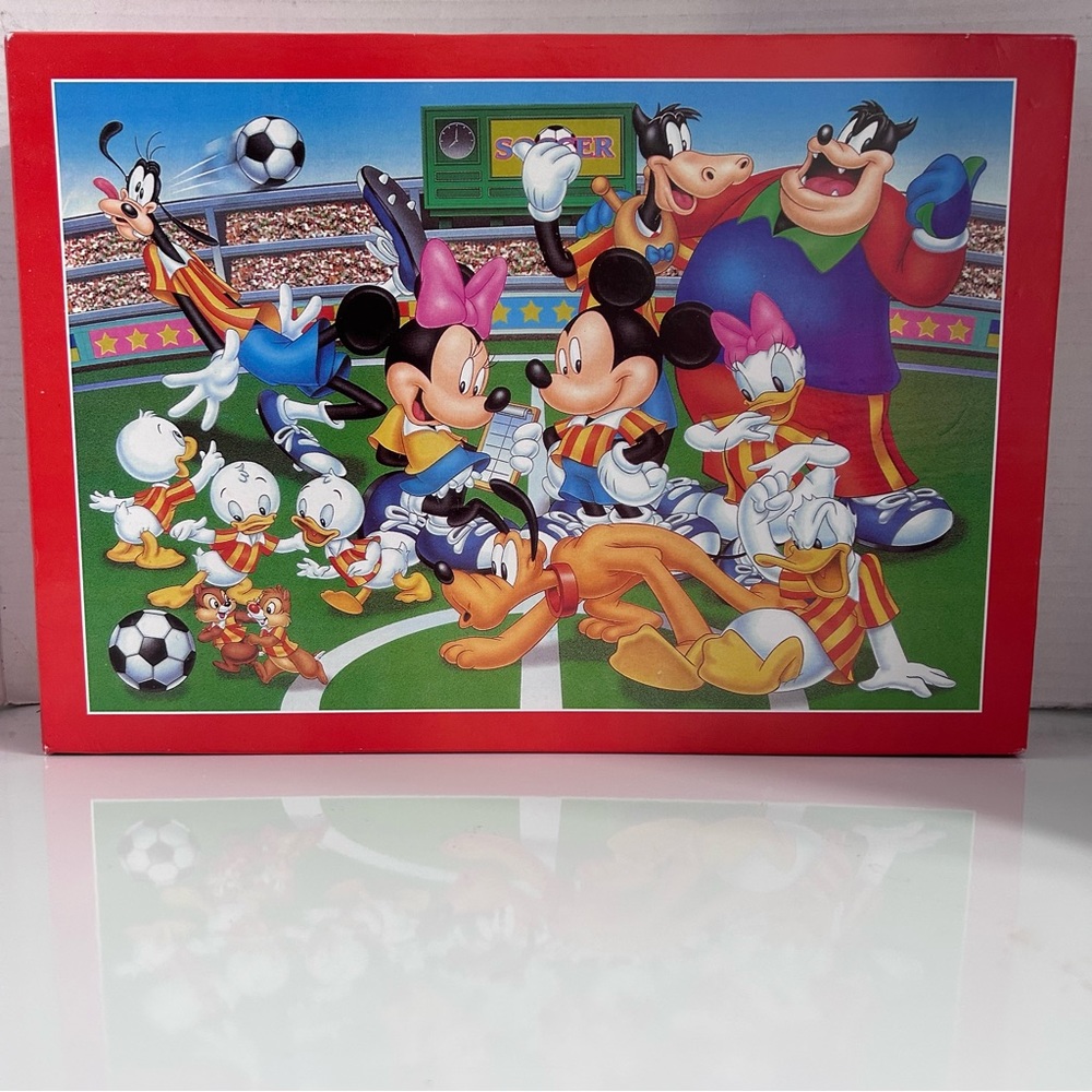1000 pcs Disney Mickey & gang Let’s play soccer jigsaw puzzle
